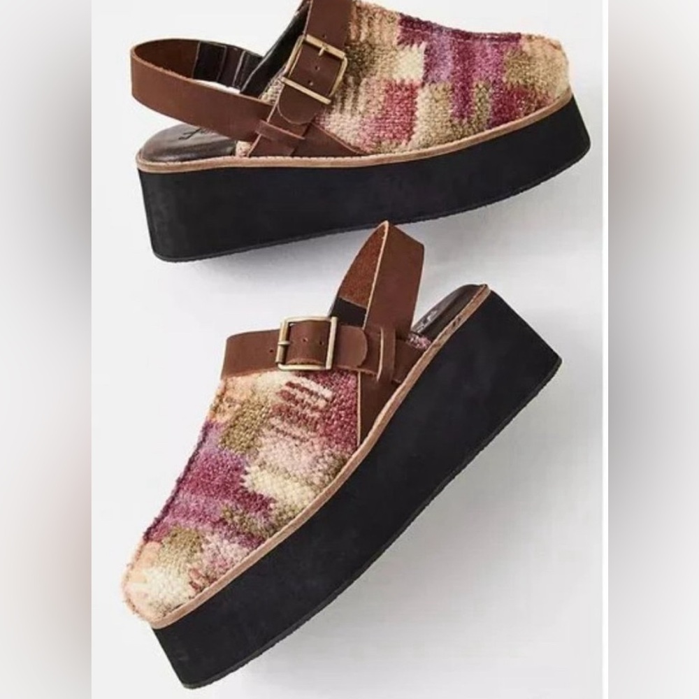 Gorgeous, Free People Astrid platform mule in mulberry❤️ - Picture 3 of 8